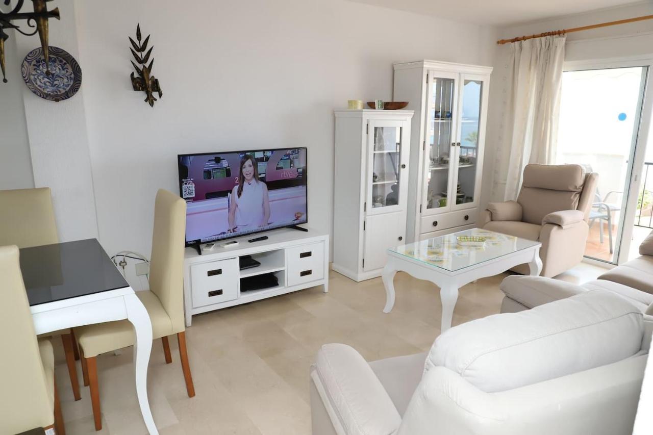 Apartamento En Nerja. Primera Linea De Playa Buitenkant foto