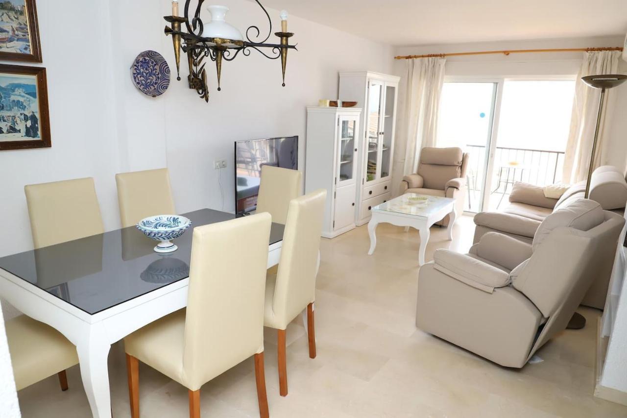 Apartamento En Nerja. Primera Linea De Playa Buitenkant foto