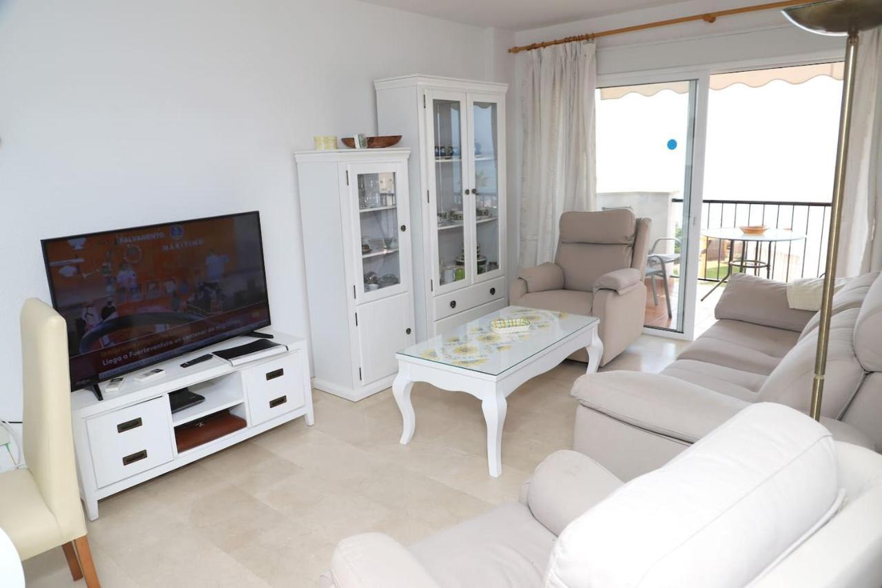 Apartamento En Nerja. Primera Linea De Playa Buitenkant foto